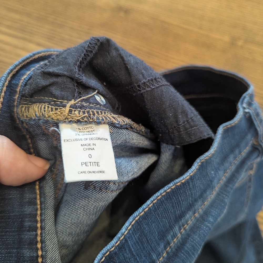 EUC Soho New York & Company Womens 0 Petite Bootcut Jeans Low Rise Medium Wash - Picture 6 of 8